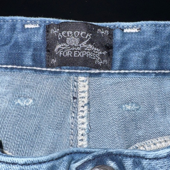Vintage Rerock Express Size 8
Low Rise Bootcut Flare Jeans
Y2K Design Pockets - Picture 3 of 12
